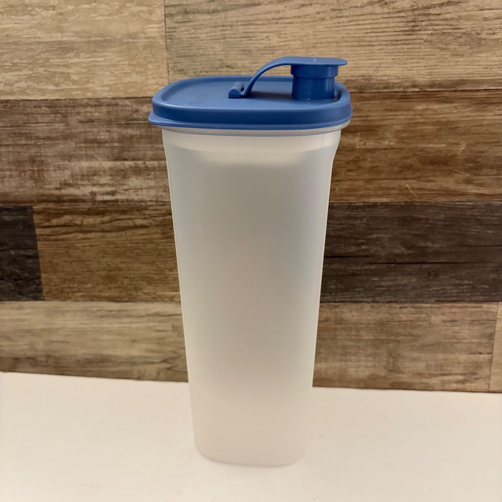 Tupperware Slimline pitcher with Strainer Container Blue Lid
